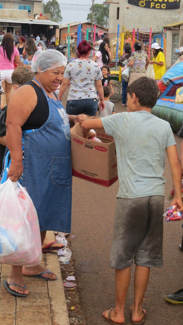 Crianças do Cascavel Velho recebem donativos arrecadados pela OAB